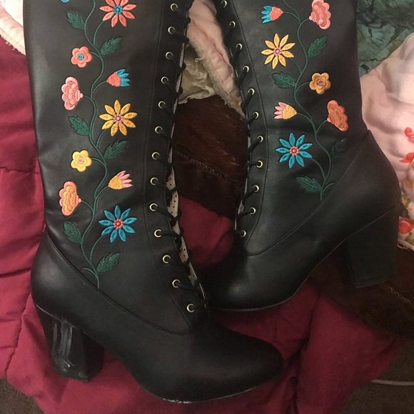 b.a.i.t boots - Picture 2 of 3